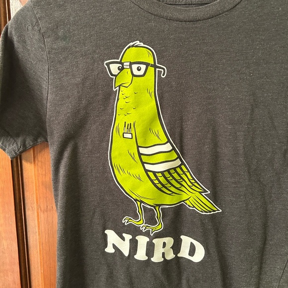 CUSTOM 77 Cute Gray and green Nerdy graphic tee. Size S - Picture 2 of 4